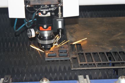 激光切割铝和钢CNC金属部件