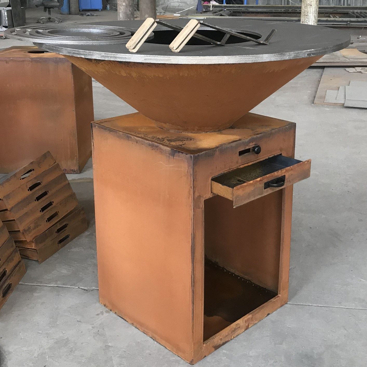 花园厨具Corten BBQ格栅