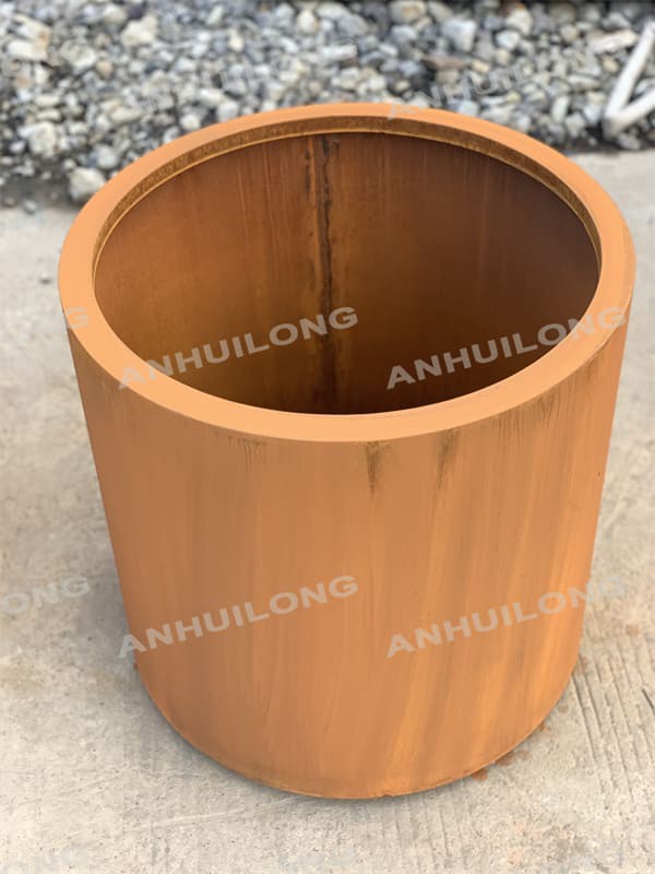 现代农房腐钢圈花盆用于园艺文章
