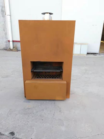 生锈的金属壁炉烤架