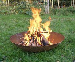 木头燃烧的室外火碗