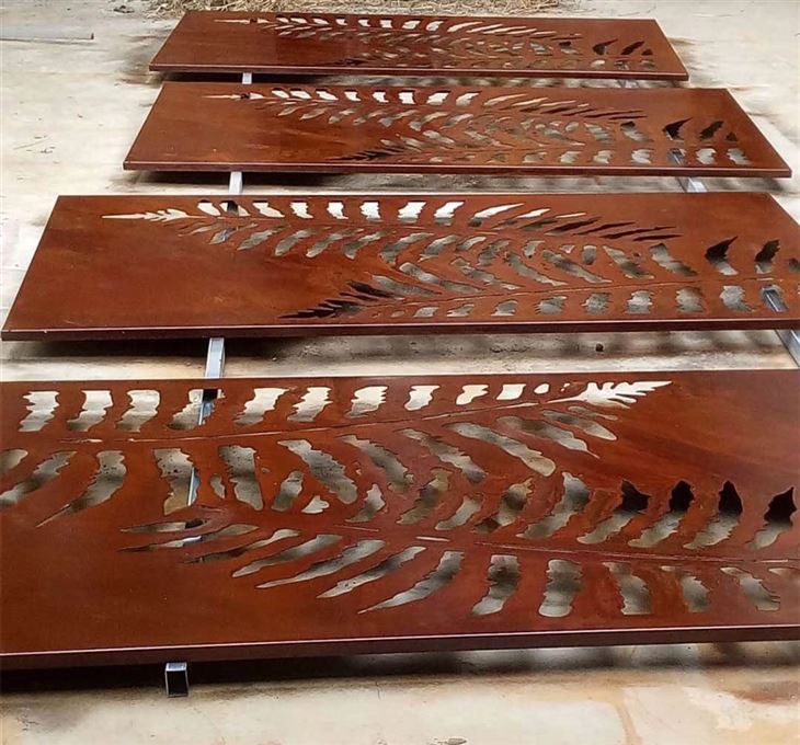 数控面板围栏与生锈完成