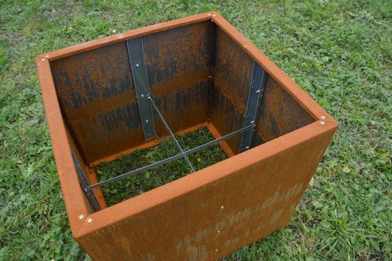 Rust Metal raise Garden Bed