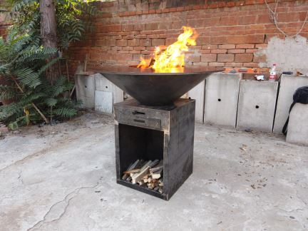 花园火坑Corten旋转烧烤架