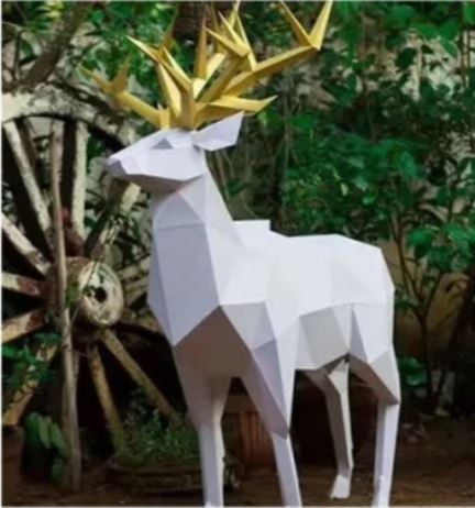 金属雕塑的鹿