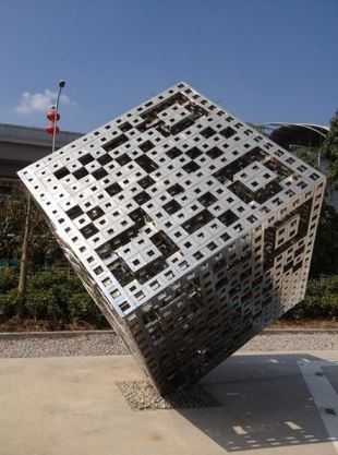 立方体金属雕塑