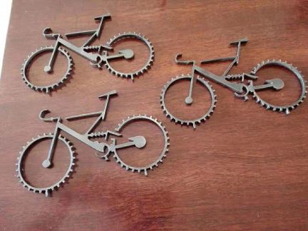 切割和焊接钢自行车