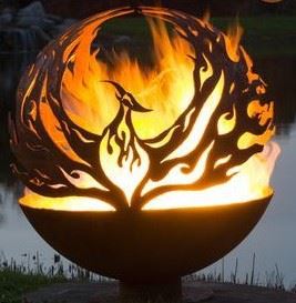 庭院的木燃烧的金属球形