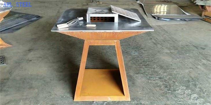 木头射击格栅在Corten