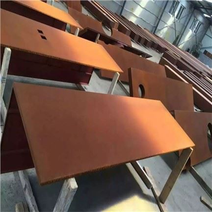 保护你安全的装饰性金属围栏板